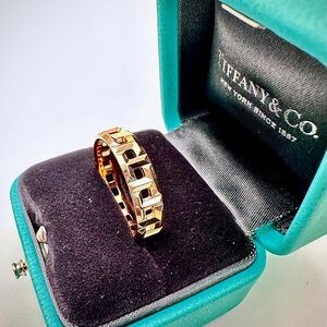 Tiffany & Co. T True Wide Ring in Rose Gold